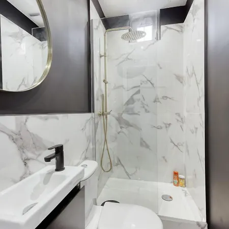 Charming - Close To Paris